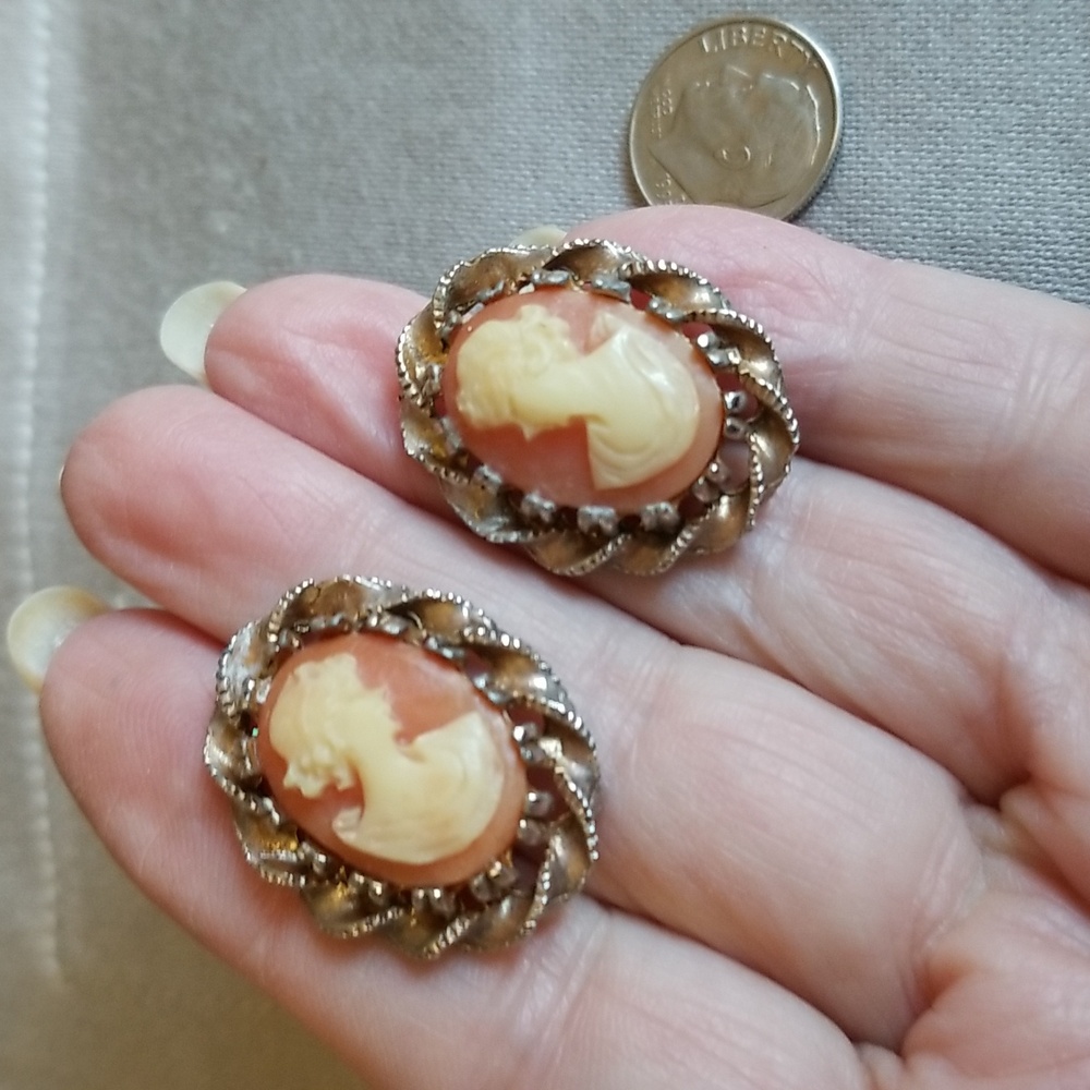 Vintage CARVED CAMEO EARRINGS CLIP-ON STYLE